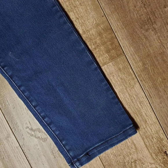 Old Navy Dark Wash Maternity Jeans Size 6 EUC - Picture 4 of 13